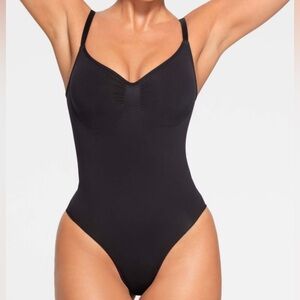 BLACK SKIMS BODYSUIT